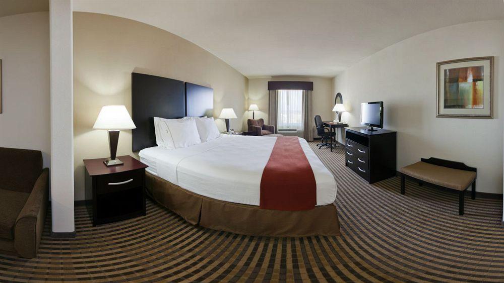Holiday Inn Express & Suites Brady By Ihg Dış mekan fotoğraf
