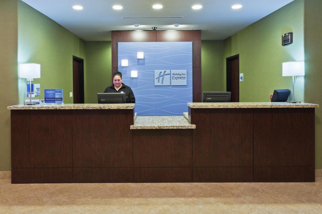 Holiday Inn Express & Suites Brady By Ihg Dış mekan fotoğraf