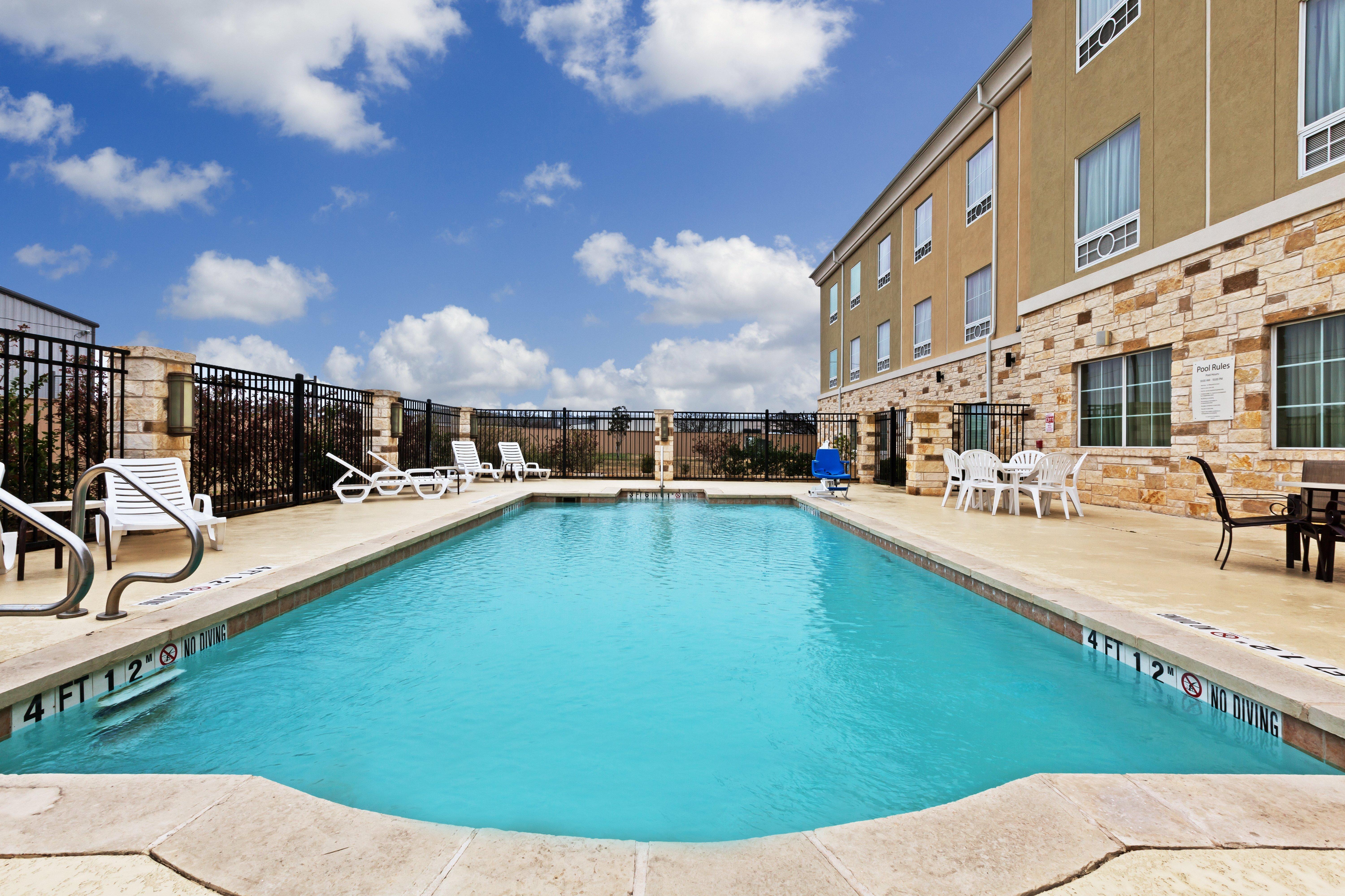 Holiday Inn Express & Suites Brady By Ihg Dış mekan fotoğraf