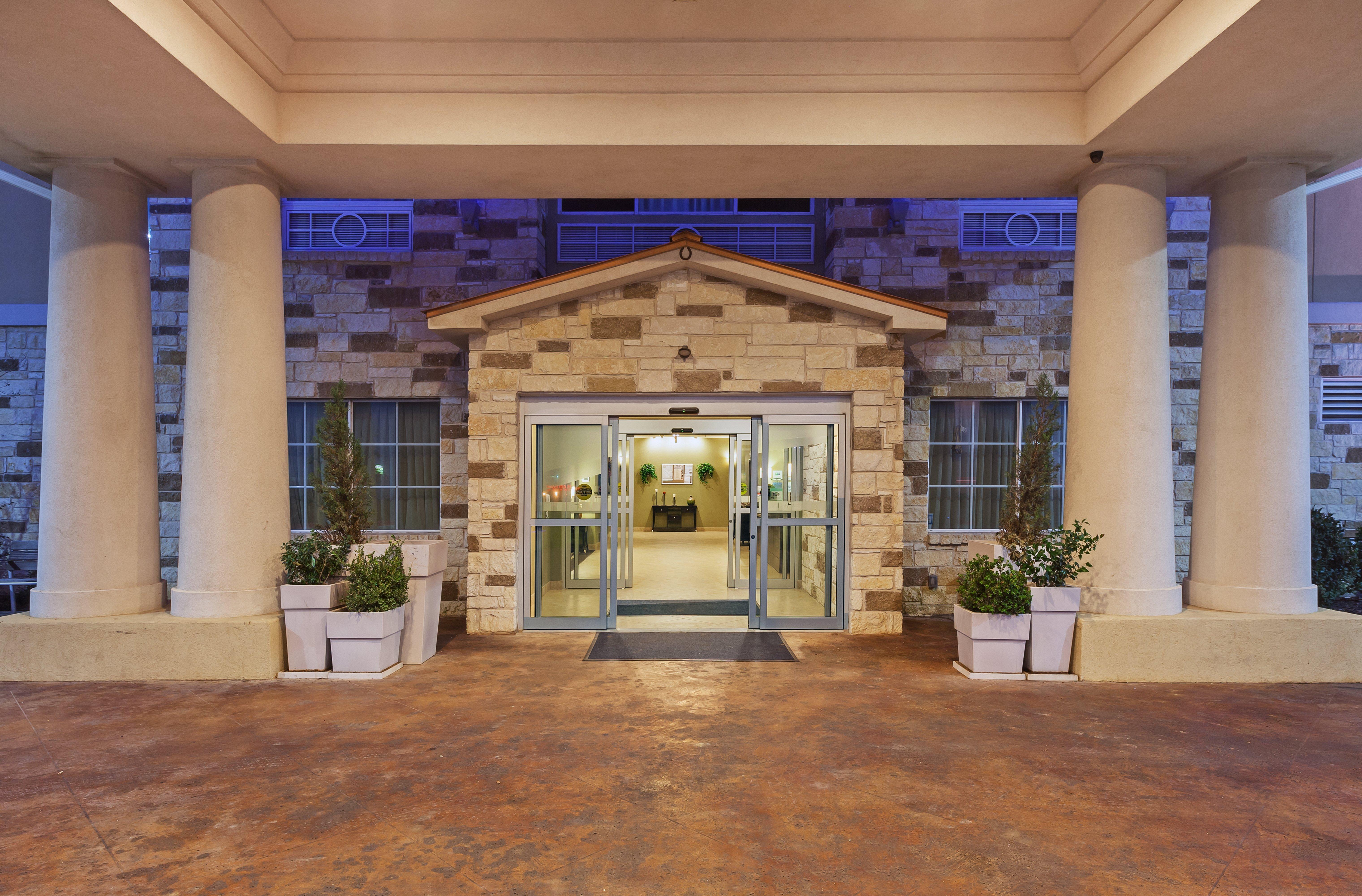 Holiday Inn Express & Suites Brady By Ihg Dış mekan fotoğraf