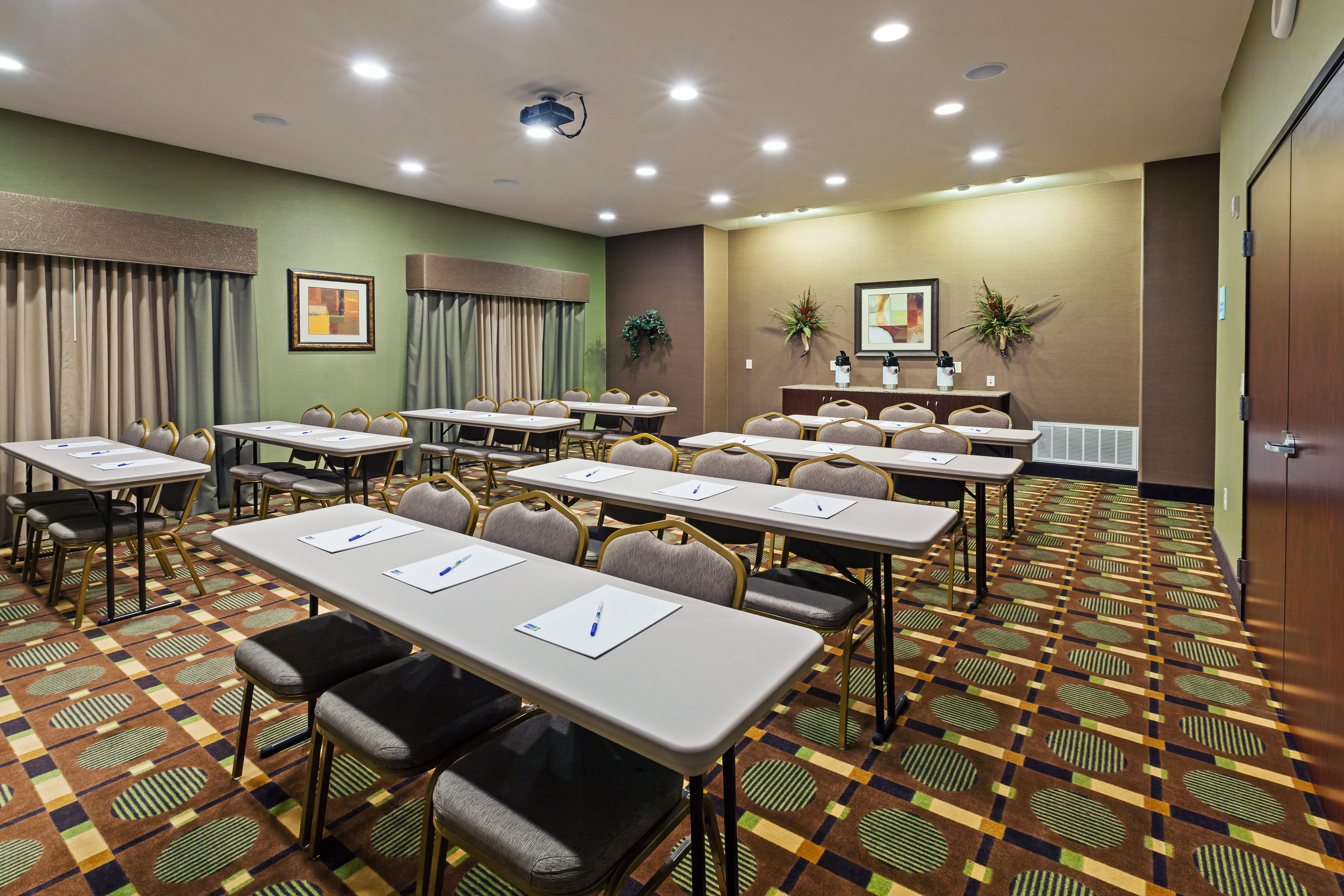 Holiday Inn Express & Suites Brady By Ihg Dış mekan fotoğraf