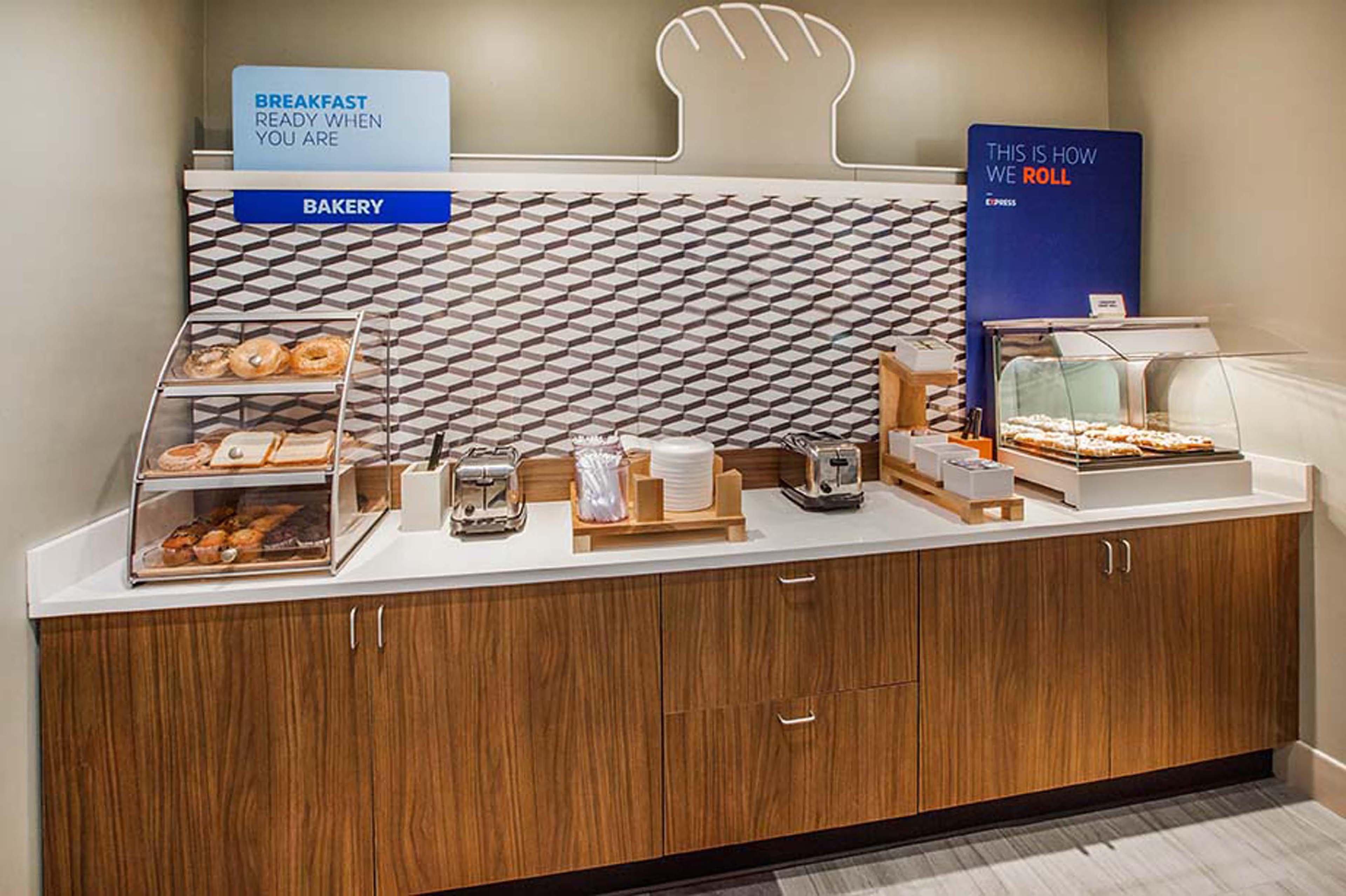 Holiday Inn Express & Suites Brady By Ihg Dış mekan fotoğraf