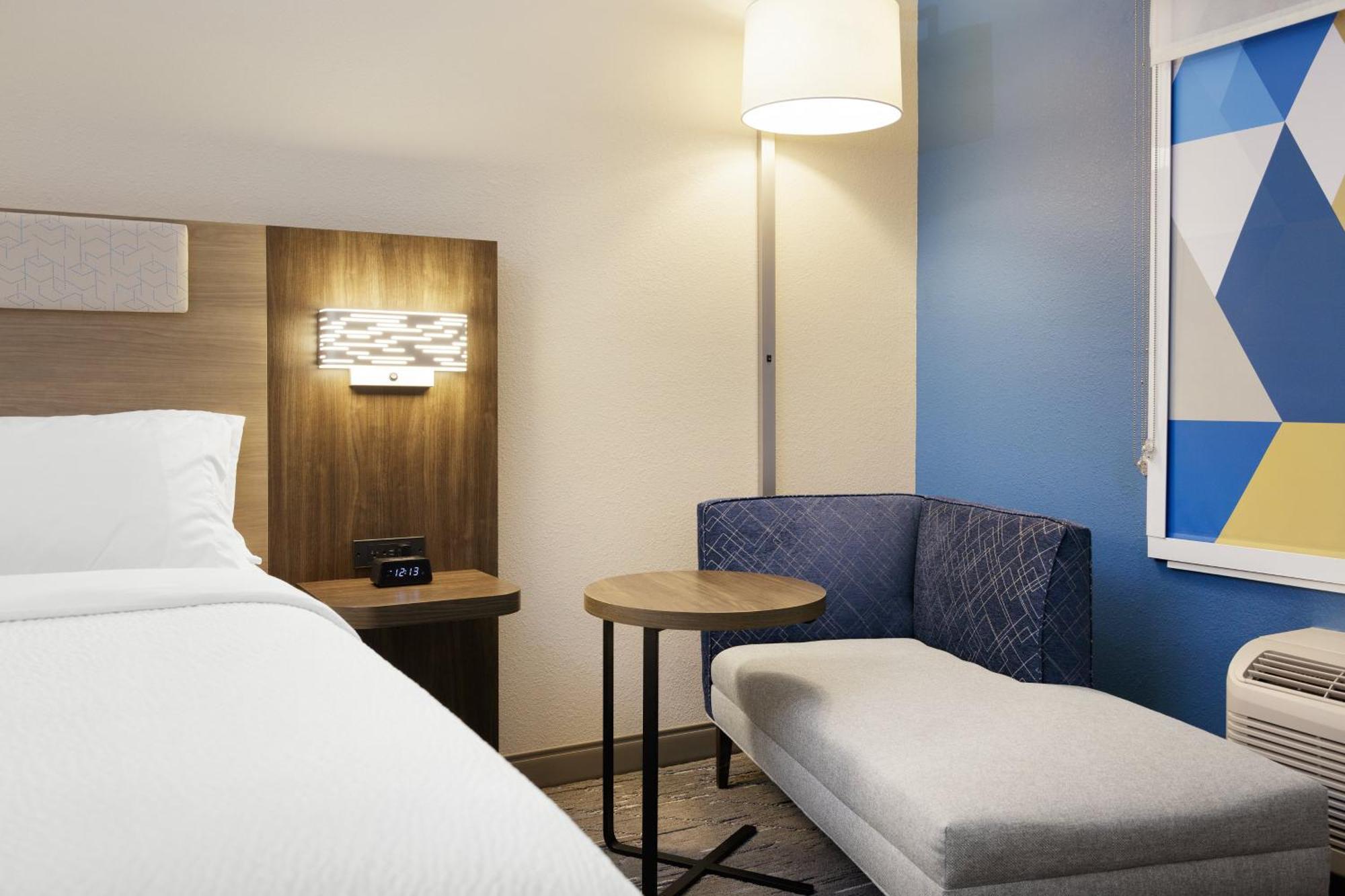 Holiday Inn Express & Suites Brady By Ihg Dış mekan fotoğraf