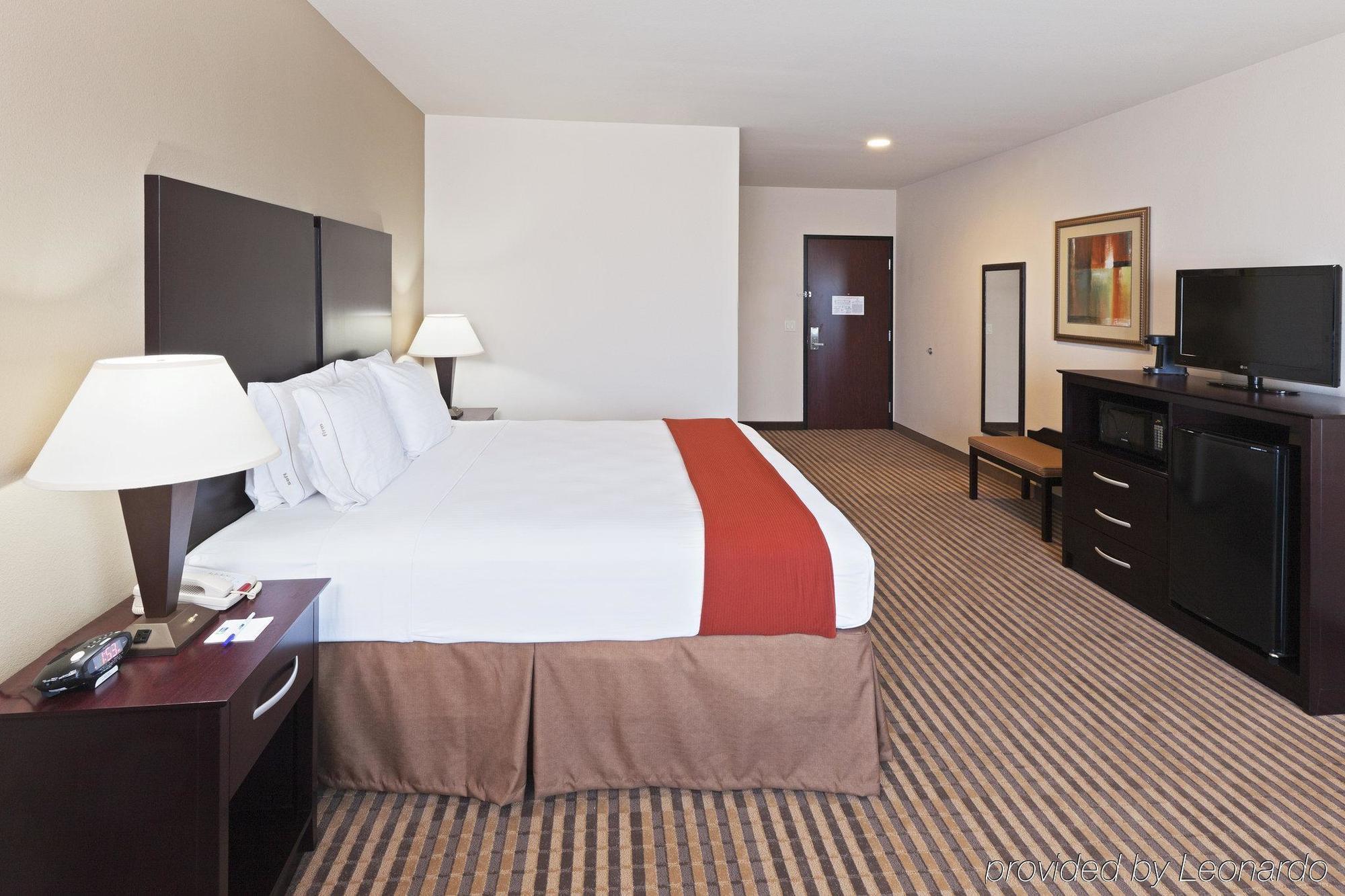 Holiday Inn Express & Suites Brady By Ihg Oda fotoğraf