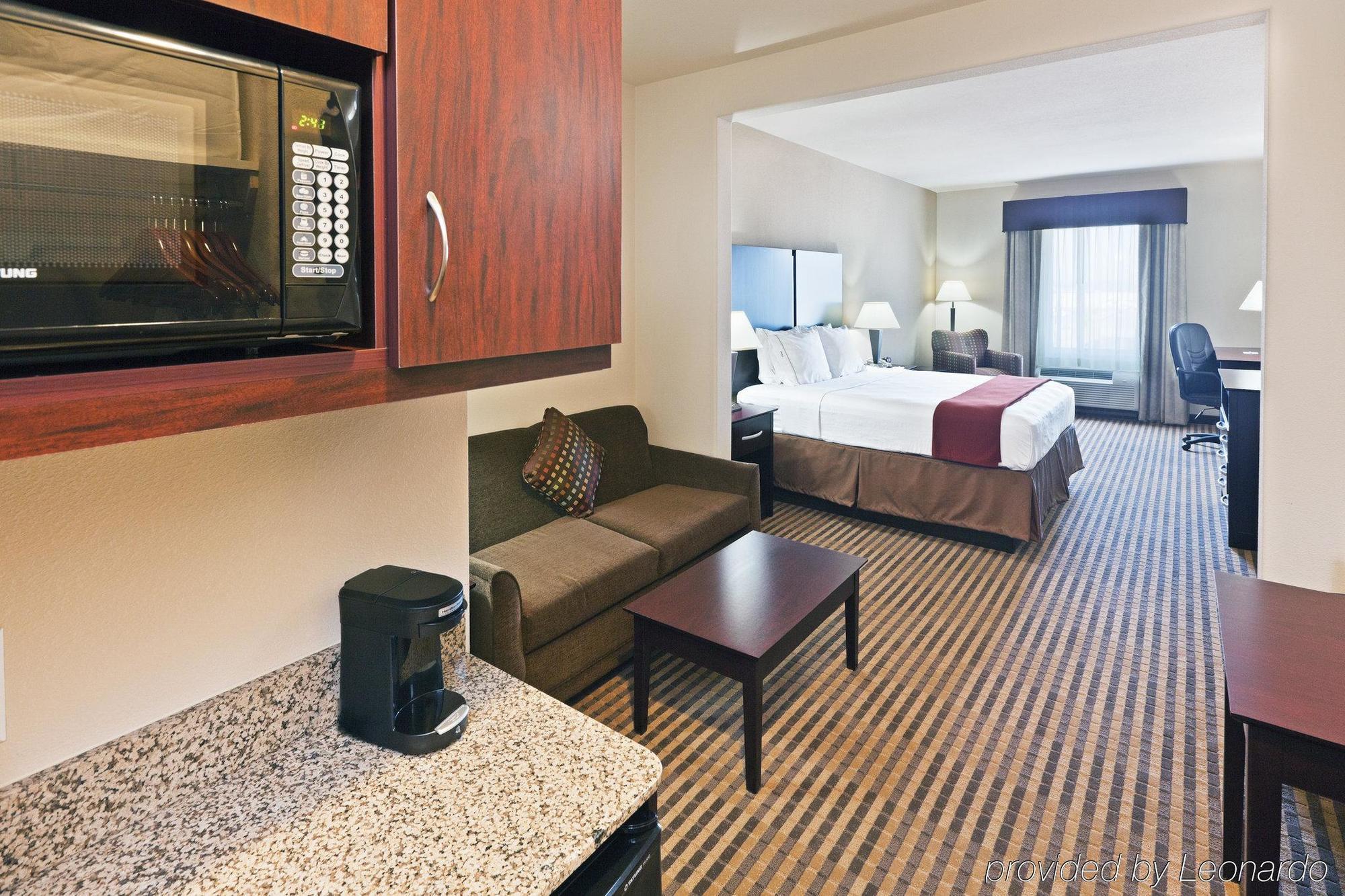 Holiday Inn Express & Suites Brady By Ihg Oda fotoğraf