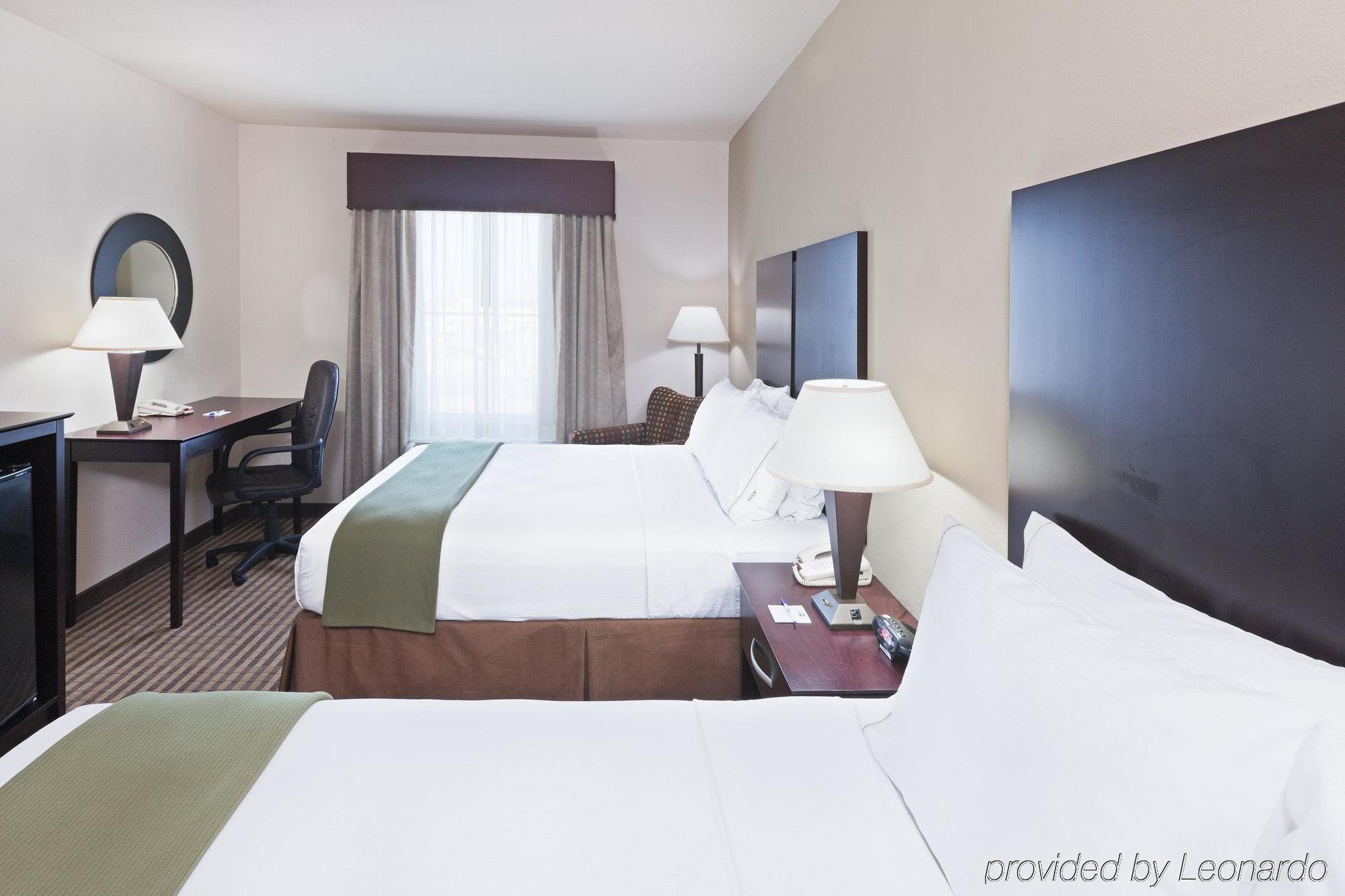 Holiday Inn Express & Suites Brady By Ihg Oda fotoğraf
