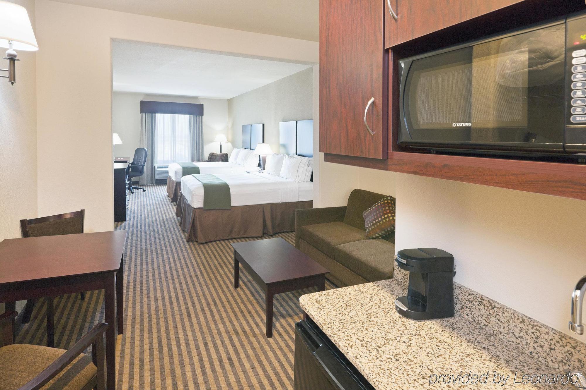 Holiday Inn Express & Suites Brady By Ihg Oda fotoğraf