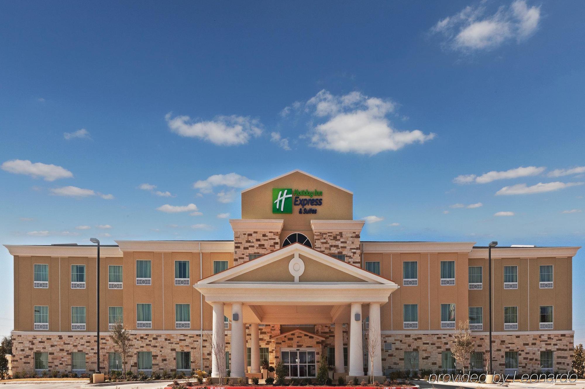 Holiday Inn Express & Suites Brady By Ihg Dış mekan fotoğraf