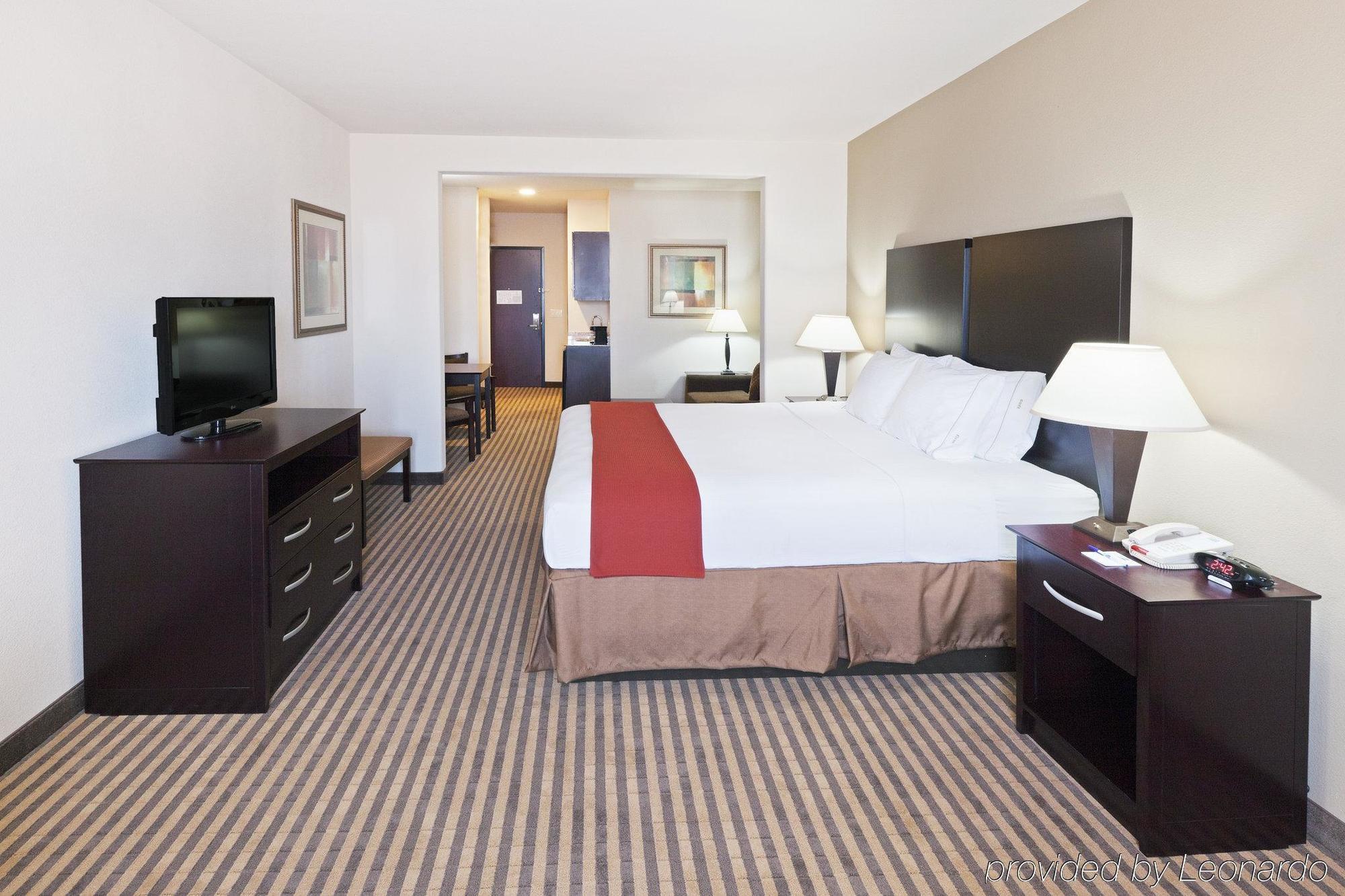 Holiday Inn Express & Suites Brady By Ihg Oda fotoğraf