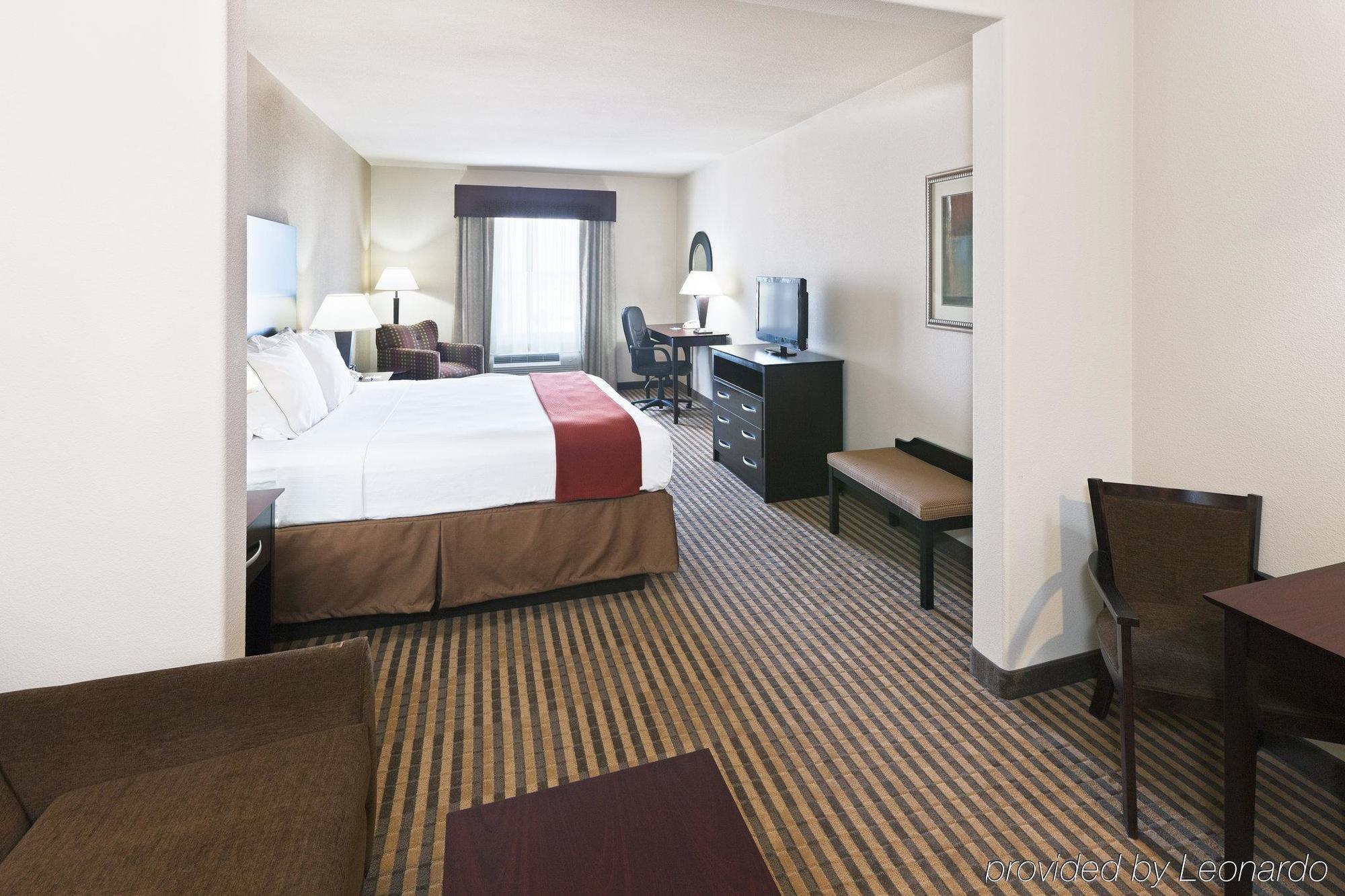 Holiday Inn Express & Suites Brady By Ihg Oda fotoğraf