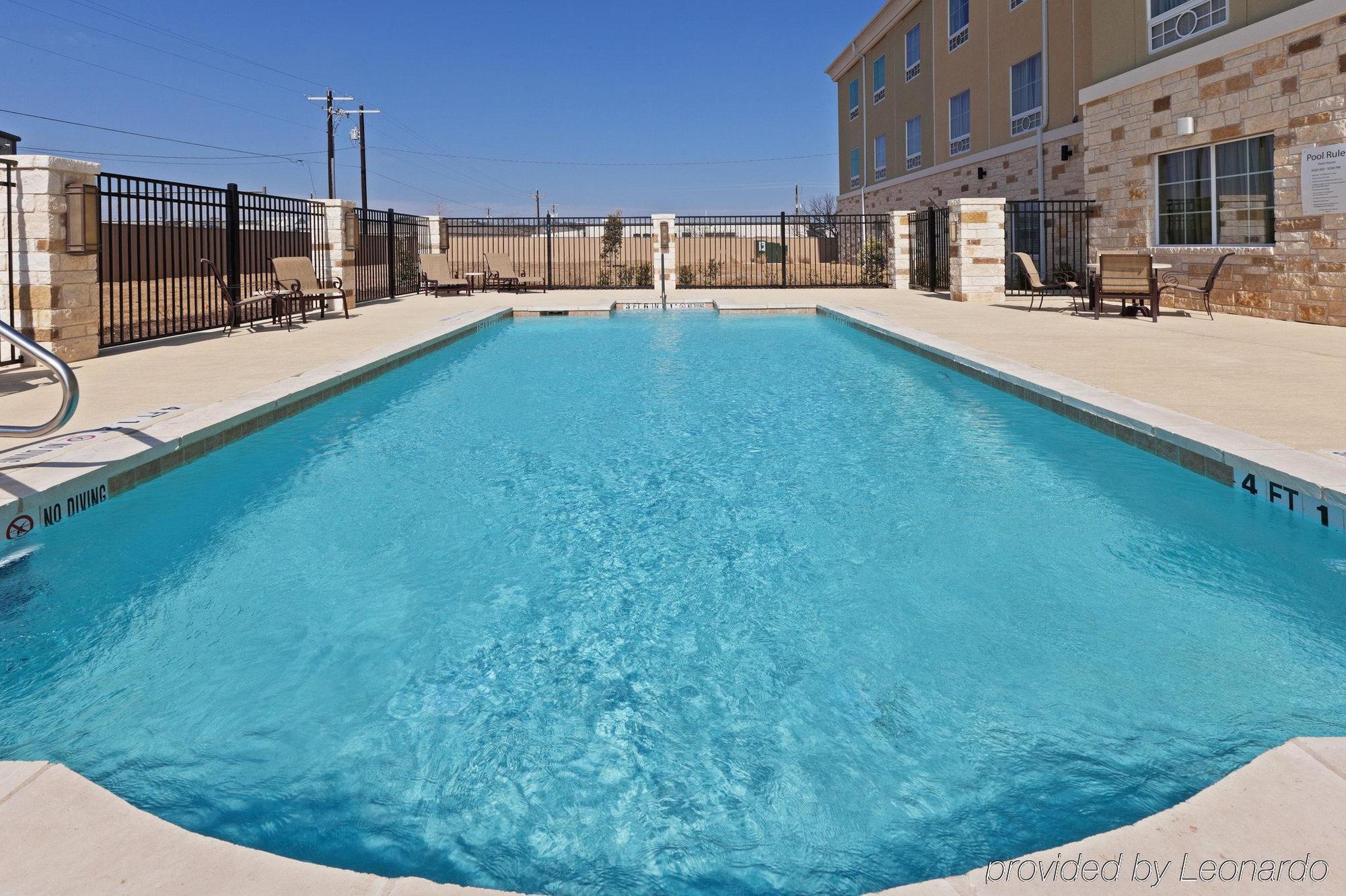Holiday Inn Express & Suites Brady By Ihg Konforlar fotoğraf
