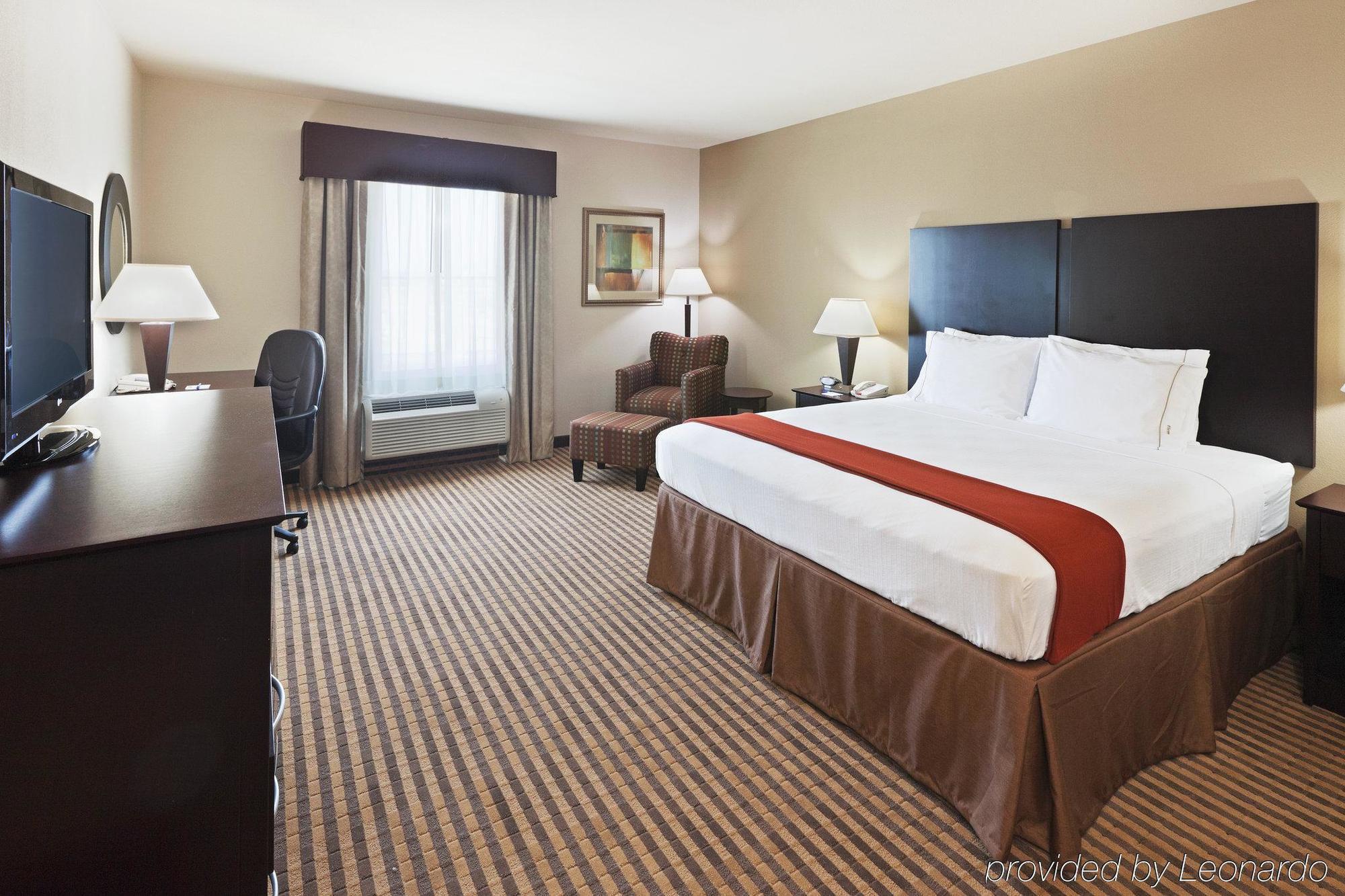 Holiday Inn Express & Suites Brady By Ihg Oda fotoğraf