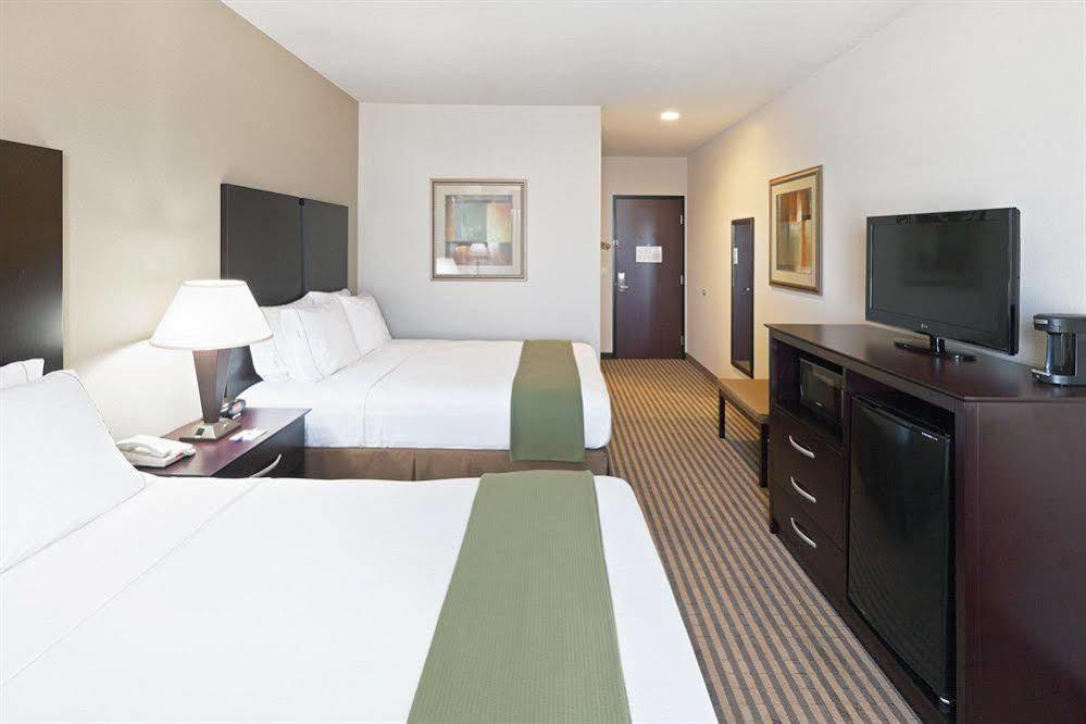 Holiday Inn Express & Suites Brady By Ihg Dış mekan fotoğraf